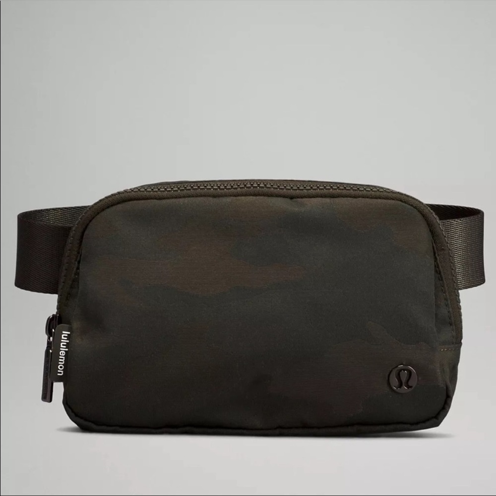 NWT 🔥new color CAMO Lululemon everywhere belt bag